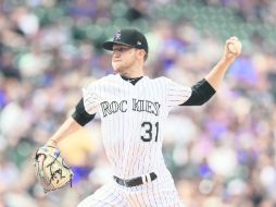 Kyle Freeland, vistiendo la franela de los Rockies, tuvo una buena actuación en la lomita en lo que fue su debut en Grandes Ligas. AFP / J. Edmonds