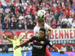 El Bayer Leverkusen sigue con posibilidades de claisoificarse a la Champions League. AP / J. Meyer