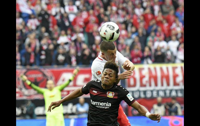 El Bayer Leverkusen sigue con posibilidades de claisoificarse a la Champions League. AP / J. Meyer