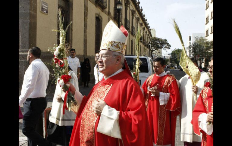 La misa se realizó después de una pequeña procesión desde el templo de Santa María de Gracia a la Catedral. EL INFORMADOR / A. Camacho