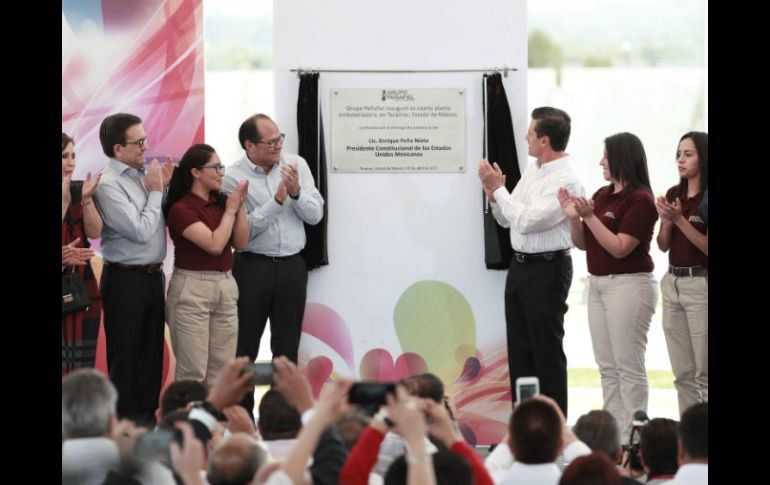 Peña Nieto estuvo en el Estado de México para inaugurar una planta refresquera. SUN / A. Leyva