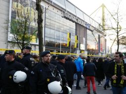 La policía dice que la detonación sucedió en el camino del hotel al estadio del Dortmund. AFP / O. Andersen