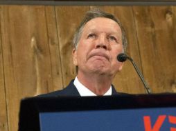 '¿Lo que ahora vamos a hacer es perseguirlos y enviarlos a sus países y separar familias y asustar a los niños?', dijo Kasich. AP / ARCHIVO