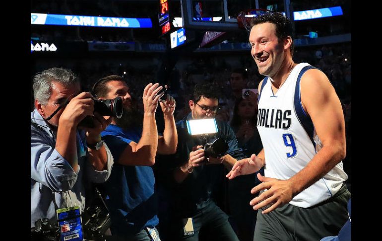 Romo fue incluido como uno más de los Mavs rumbo al encuentro con Denver Nuggets. AFP / R. Martínez