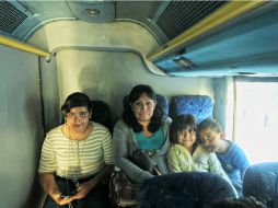 Juanita González viaja con sus hijos a conocer Ameca por medio de los recorridos gratuitos de la Secturjal. EL INFORMADOR / E. Barrera