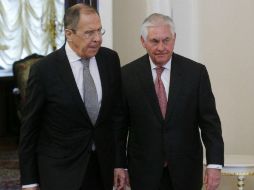 Serguéi Lavrov (i) y Rex Tillerson a su llegada para su reunión en el Ministerio de Asuntos Exteriores en Moscú. EFE / S. Chirikov