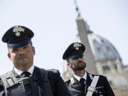 Los puestos de vigilancia son colocados en zonas estratégicas como los diversos accesos a la plaza vaticana. EFE / M. Percossi