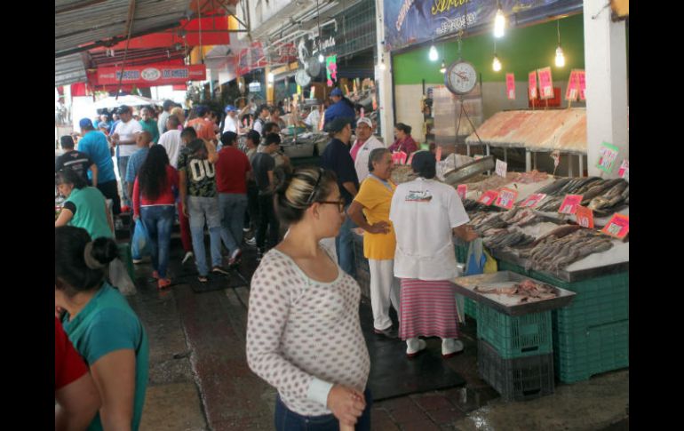 Los usuarios buscan entre los locales pescado, pulpo, camarón, calamar, patas de mula, y otra gran variedad de mariscos. EL INFORMADOR / ARCHIVO