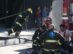 Elementos del Heroico Cuerpo de Bomberos acudieron a sofocar el incendio del inmueble. EL INFORMADOR / ARCHIVO