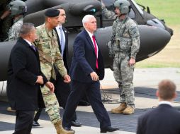 Pence viajó en helicóptero a la base de Camp Bonifas, un puesto de la ONU dirigido por Estados Unidos. AFP / J. Yeon-Je