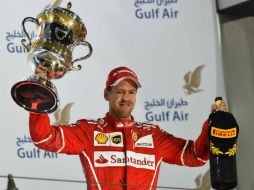 Sebastian Vettel y su equipo acertaron ayer en Bahrein y ahora disfrutan de la cima en los campeonatos de pilotos y constructores. ESPECIAL / XINHUA