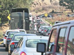 Atorón. Varios paseantes coincidieron en que la desorganización en las casetas de cobro ocasionó largas filas. EL INFORMADOR / A. García