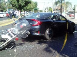 Al parecer, el vehículo dio una vuelta en U prohibida en la zona. ESPECIAL /