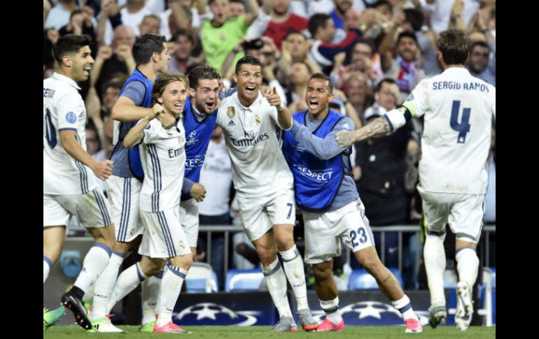 La victoria mete al equipo blanco en la siguiente fase de la Champions por séptima vez consecutiva. AFP / G. Julien