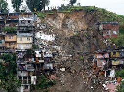 Vista general luego de los deslaves que afectaron hoy a ocho barrios de la ciudad de Manizales. AFP /