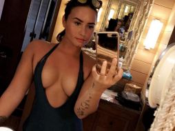 Destacó el gran escote de su traje de baño, que permitía ver gran parte de sus senos. INSTAGRAM / ddlovato