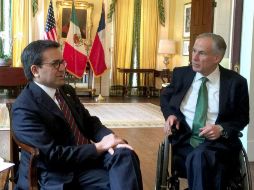 Durante su visita oficial a Austin, el titular de secretaría de Economía tuvo una reunión con el gobernador de Texas, Greg Abbot. NTX / ESPECIAL