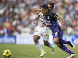 Acción del partido entre Jaguares y Gallos Blancos este sábado. MEXSPORT / O. Martínez