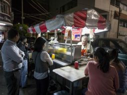 Aseguran que el consumo frecuente de alimentos en la calle puede provocar un aumento de peso de hasta 30 por ciento. EL INFORMADOR / ARCHIVO