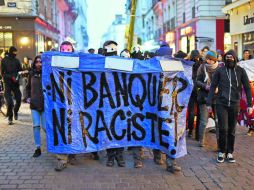 Protesta. 'Ni banquero, ni racista', proclamó ayer un grupo de manifestantes tras las elecciones francesas. AFP /