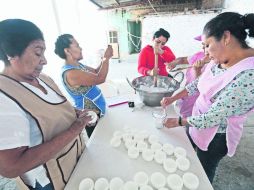 En San Martín de las Flores, Tlaxicolzingo trabaja en el cuidado de plantas medicinales que crecen en la zona para crear productos. EL INFORMADOR / G. Gallo