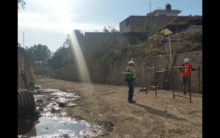 Se colocarán cuatro pilas en cada lado que van a soportar una loza en dos carriles. TWITTER / @ZapopanGob