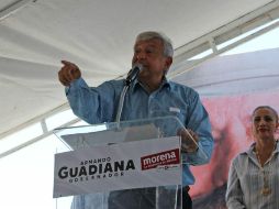 El tabasqueño señala que Peña Nieto y Felipe Calderón están metidos en ‘asuntos de corrupción en donde están hasta las chanclas’. SUN /