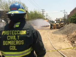 En la calle se realizan obras y hay maquinaria pesada; no se han reportado daños. ESPECIAL /