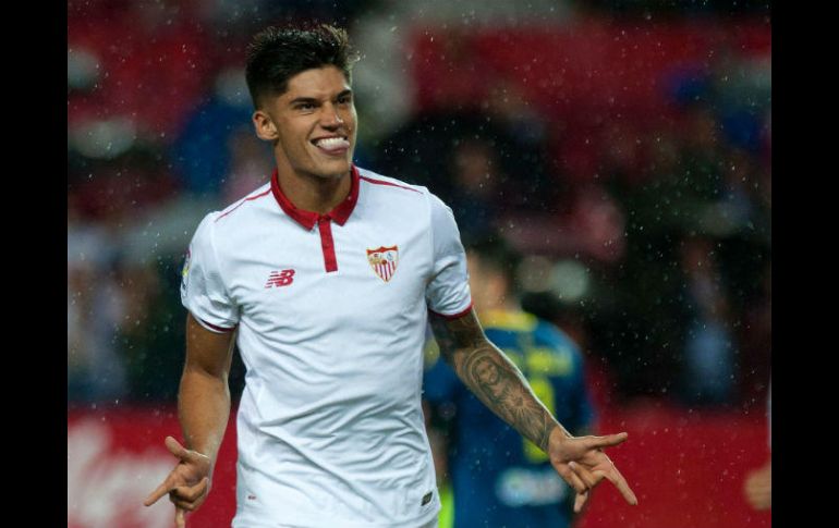 Joaquín Correa celebra después de abrir el marcador para el Sevilla. AFP / J. Guerrero