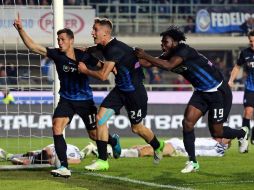 El suizo Freuler celebra el segundo gol del Atalanta. AP / P. Magni