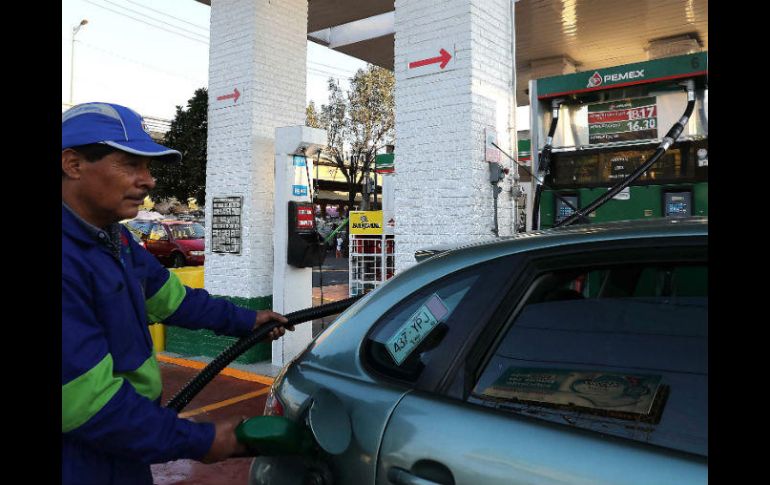 En la Ciudad de México la gasolina menor a 92 octanos irá de 16.07 a 16.14 pesos por litro. SUN / ARCHIVO