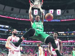 Gran reacción. Los Celtics se repusieron de una desventaja de dos derrotas. En la imagen, Gerald Green clava el balón. AP / N. Huh