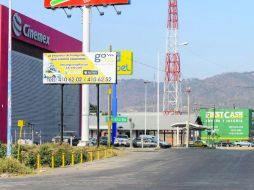 Las plataformas están prohibidas fuera de la metrópoli, pero GoCab se promociona en espectaculares en Ciudad Guzmán. ESPECIAL /