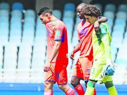 Los rostros de los jugadores del Granada eran de tristeza tras consumarse su descenso en la Liga Santander. EFE /