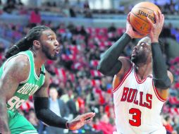 Quedan fuera. Dwyane Wade (#3) y los Bulls fueron eliminados por los Celtics el viernes pasado. AP / N. Huh