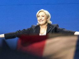 La líder del Frente Nacional (FN), Marine Le Pen, ofrece un discurso durante un mitin en Villepinte. EFE / E. Laurent