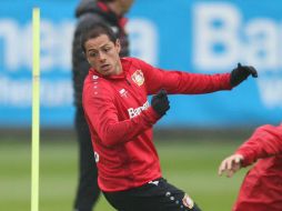 ''Chicharito'' está nominado al mejor segundo delantero junto a Pierre-Emerick Aubameyang, del y de Anthony Modeste. TWITTER / @bayer04_en