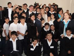 Angélica Rivera de Peña y Aurelio Nuño durante la entrega de la remodelación de la Escuela Primaria DIF. TWITTER / @aurelionuno