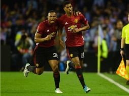 Marcus Rashford (D) celebra después de anotar la única diana del encuentro. AFP / M. Riopa