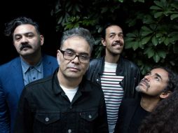 Café Tacvba interpretaron temas como 'Que No', 'Disolviéndonos' y 'Enamorada'. AP / V. R Caivano