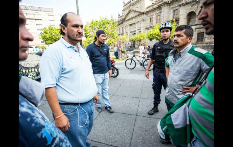 Trabajdores se preparan para defender sus derechos ante la inminente desaparición del Sistecozome. EL INFORMADOR / ARCHIVO