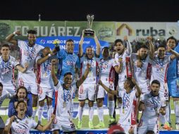 Jugadores de Lobos festejan su triunfo. MEXSPORT / J. Martínez