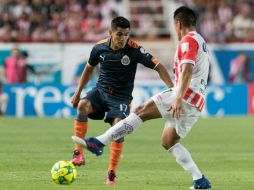 Acción del partido entre Chivas y Necaxa en el Estadio Victoria. MEXSPORT / A. Juárez