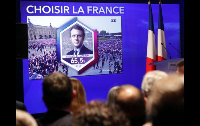 Emmanuel Macron ganó hoy las elecciones presidenciales francesas con unos 30 puntos de ventaja sobre su rival Marine Le Pen. EFE / I. Langsdon