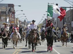 Cerca de 120 mil personas realizaron el tradicional desfile al sur de las calles de Chicago. SUN / L. Cortés