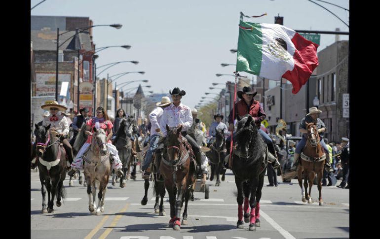 Cerca de 120 mil personas realizaron el tradicional desfile al sur de las calles de Chicago. SUN / L. Cortés