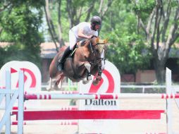 A lomos de 'Jovial', Jacobo Saaib se llevó el primer sitio en la prueba libre con obstáculos a 1.30 metros de altura. EL INFORMADOR / M. Vargas