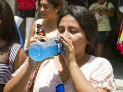 Agua natural, bebidas con electrolitos o cualquier líquido son recomendables ante el aumento de temperaturas. NTX / ARCHIVO