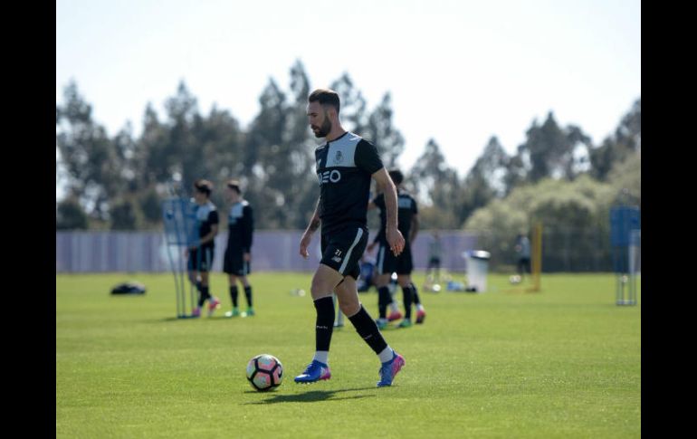 En la presente campaña, Layún suma mil 79 minutos, en 12 partidos ha sido titular y lleva un gol. TWITTER / @Miguel_layun