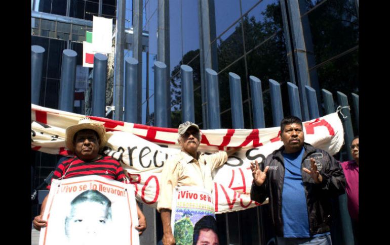 Autoridades federales y padres de los 43 estudiantes retomaron el diálogo este martes. SUN / ARCHIVO